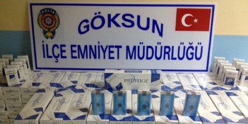 ``Dur`` İhtarına Uymayan Otomobilden Kaçak Sigara Çıktı