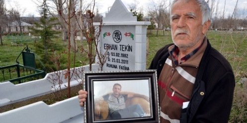 Oğlu ile arkadaşının cinayetinin aydınlanacağı günü bekliyor