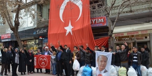 MHP`li Kadınlardan Türkmenlere Yardım