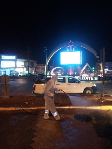 Cadde ve Bulvarlar Dezenfekte Ediliyor