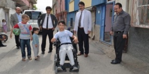 Küçük Yusuf`un Akülü Araba Sevinci
