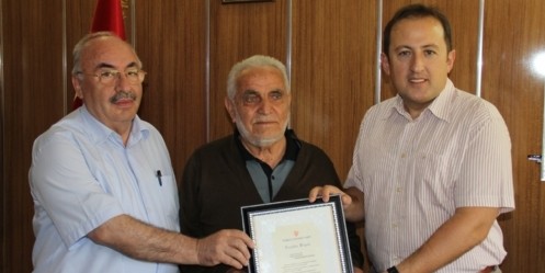 4 katlı binasını Diyanet Vakfı`na bağışladı
