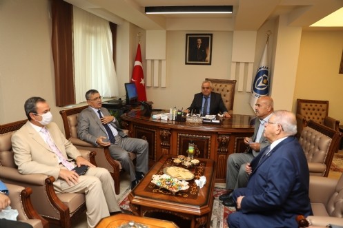 Güvenç ve Kılıç İstiklal Üniversitesi`ni Ziyaret Etti 