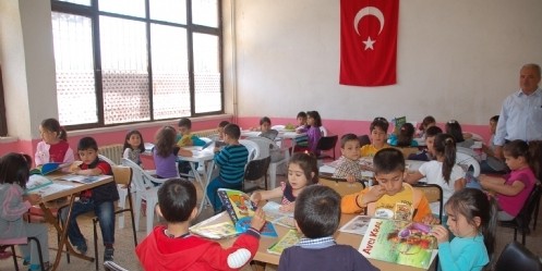 Anaokulu öğrencileri kütüphaneyle tanıştı 