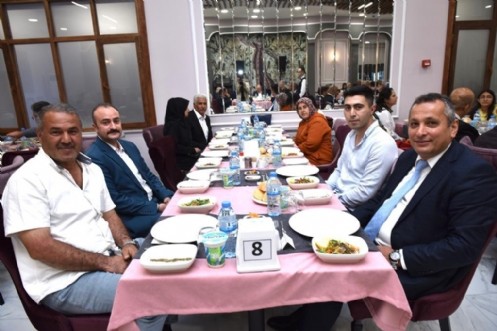 Vali Coşkun Gazi Kışlasında Şehit Aileleri ve Gazilerimizle İftar Yaptı