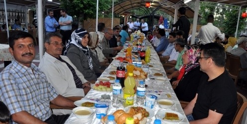 Elbistan ilçesinde şehit ve gazi ailelerine iftar verildi