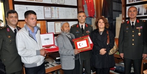 Genelkurmay`dan şehidin ailesine şilt