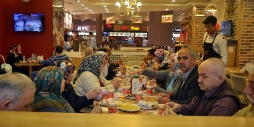 Huzurevi Sakinleri Kaçma Birader Filmini İzledi
