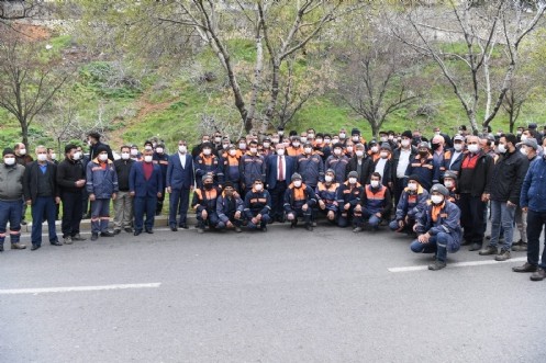 Başkan Mahçiçek, Temizlik Personeline Erzak Paketi Dağıttı