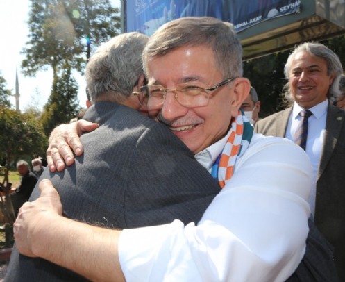 Adana Davutoğlu`nu Sevgi Seliyle Karşıladı