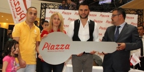 Alişan`dan Piazza`nın ``Ev`` Talihlisine Anahtar
