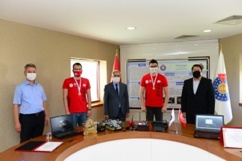 Rektör Prof. Dr. Niyazi Can, Teknofest 2020 Türkiye Birinciliği Elde Eden Pratik 5000