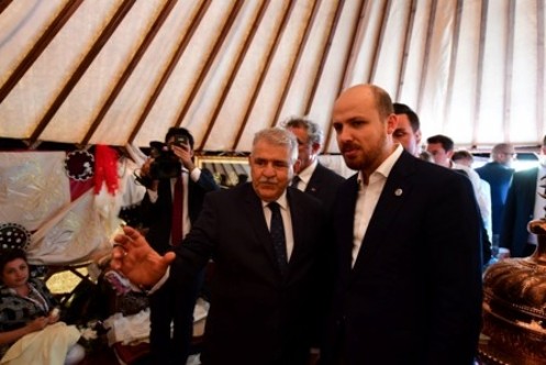 Erdoğan, Onikişubat Belediyesi Çadırını Ziyaret Etti