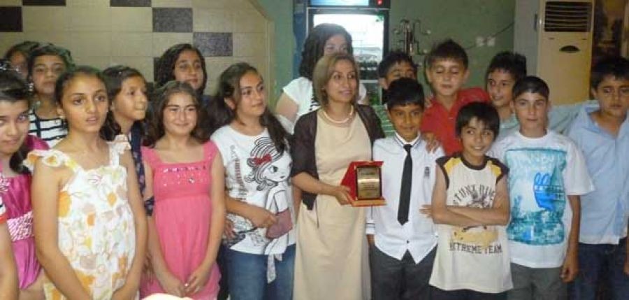 Ayşe Gümüşer İlköğretim Okulundan görkemli mezuniyet gecesi