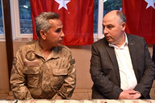 Vali Coşkun, Jandarma Personelimiz ve Güvenlik Korucularımızla İftar Yaptı 