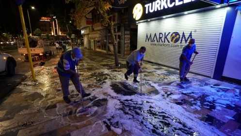 Caddelerde Bayram Temizliği