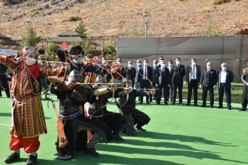 Kemankeşler, Geleneksel Okçuluğun Merkezi Türkoğlu`nda Cumhuriyet İçin Ok Attı
