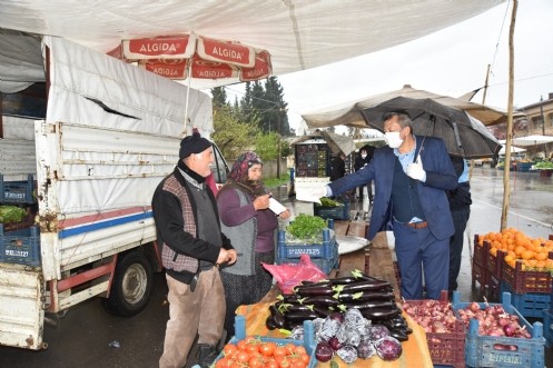 Türkoğlu Belediyesi Pazar Esnafından İşgaliye Ücreti Almayarak, Maske Ve Eldiven Dağıtımı Gerçekleştirdi