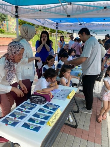 Minik Öğrenciler Yazdıkları Kitapları İmzalayarak Yazarlığa İlk Adımlarını Attı