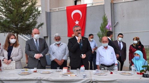 Yaşlılarımız Dünden Bugüne Bir Köprüdür
