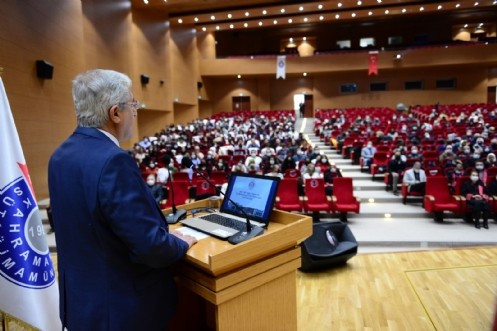 KSÜ Üniversitesi Tıp Fakültesi 2. Dönem Öğrencilerine Beyaz Önlükleri Törenle Giydirildi