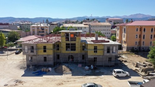 Göksun Millet Konağı İnşaatı Sürüyor