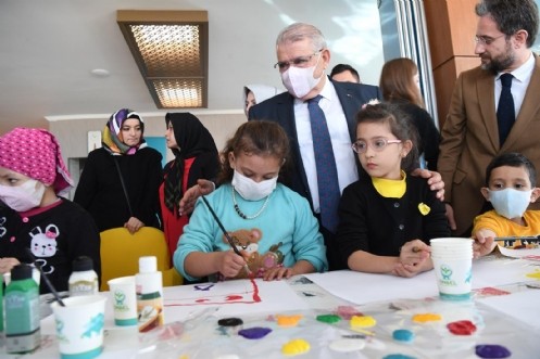 Başkan Mahçiçek Lösemili Çocuklarla Mutluluğun Resmini Yaptı
