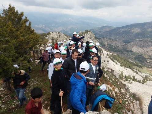 Orman Haftasında İzcilerden Doğa Yürüyüşü