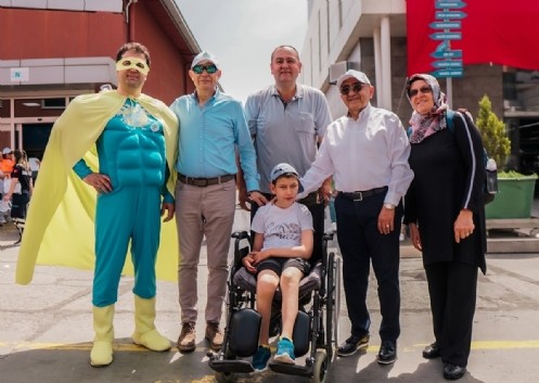 Menderes Ailesi Çocuklarıyla Unutulmaz Bir Gün Geçirdi