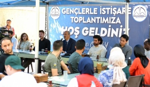 Başkan Okay, Cevizli Parkta Gençlerle Bir Araya Geldi