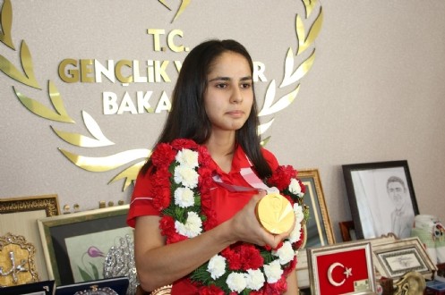 Olimpiyat Gururlarımız Çiçeklerle Karşılandı