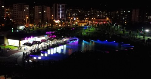 Aliya İzzetbegoviç Parkı Gece Gündüz İlgi Odağı