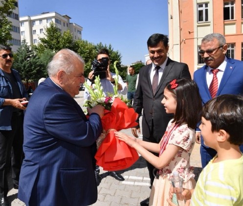 Mahçiçek, Öğrencilerin Karne Heyecanına Ortak Oldu